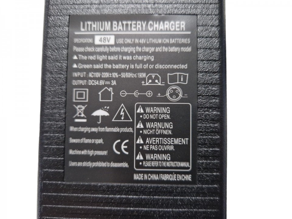 (224C3a) Oplader 48 volt 3 ampere Coswheel Fatbike