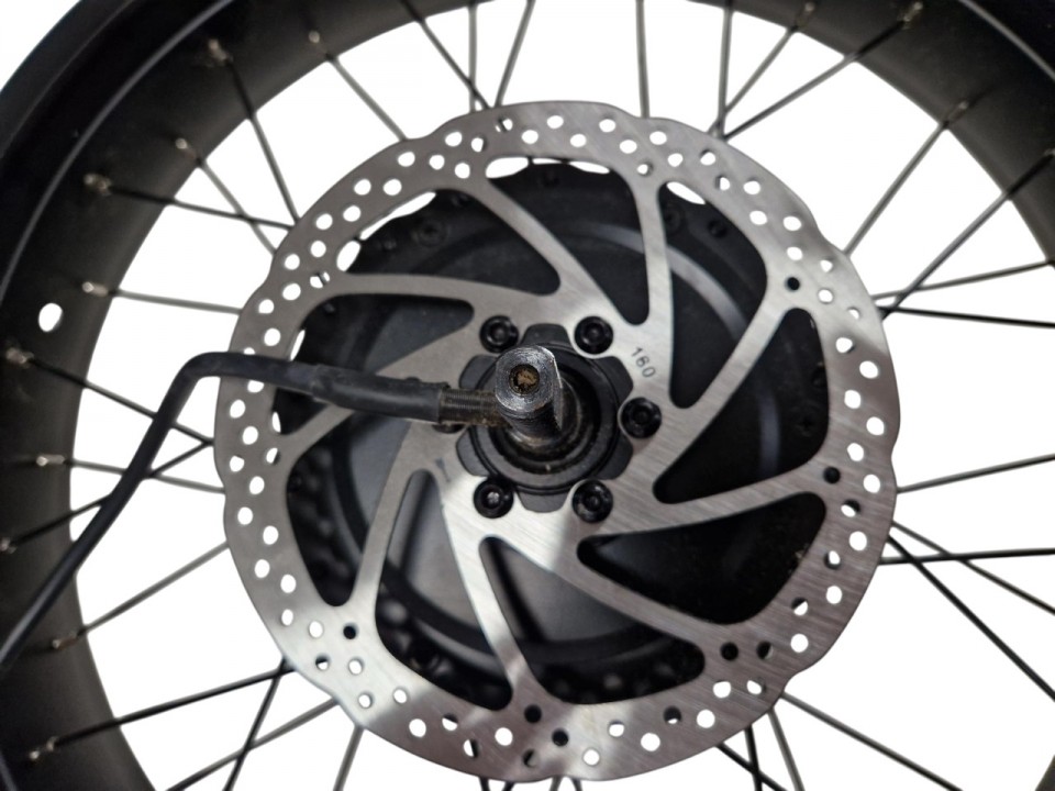 (208B2c) achtervelg met motor, remschijf en tandwielcassette