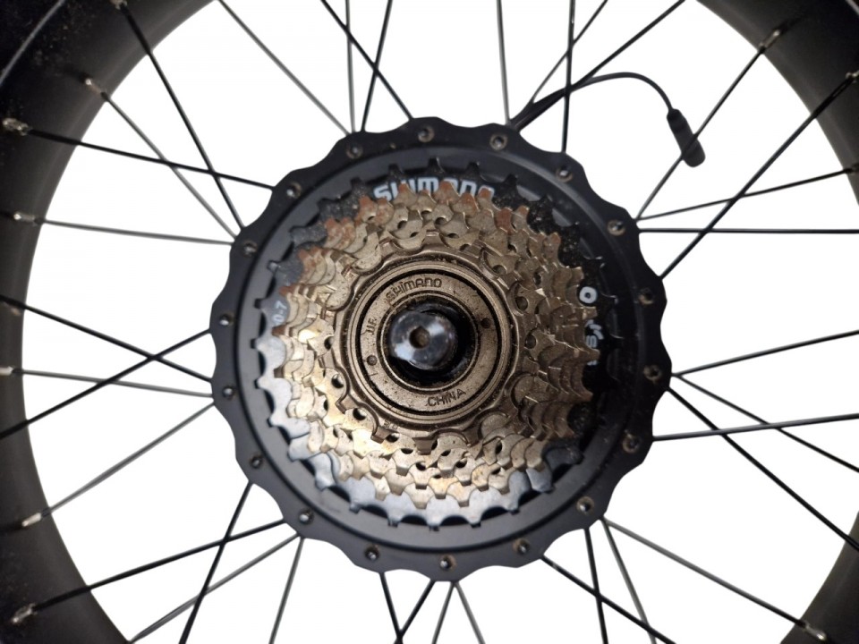 (208B2c) achtervelg met motor, remschijf en tandwielcassette