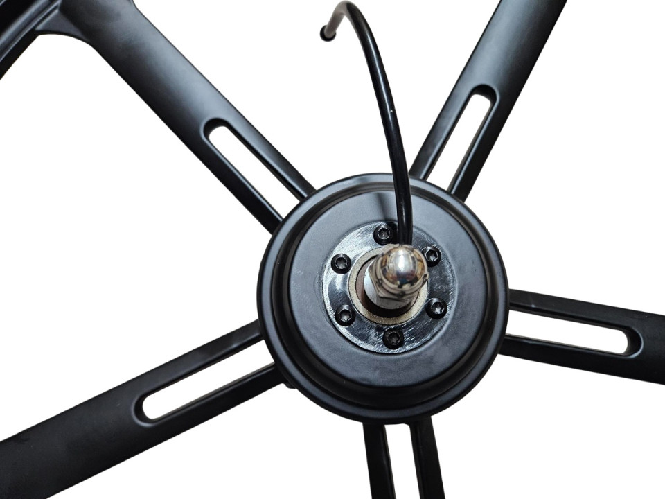 Achterwiel met motor van rixtel Urban 3 wieler (44-2-a)