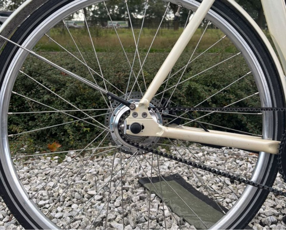 Qivelo Urban Lifestyle - wit - elektrische herenfiets - Achterwielmotor - Rijklaar