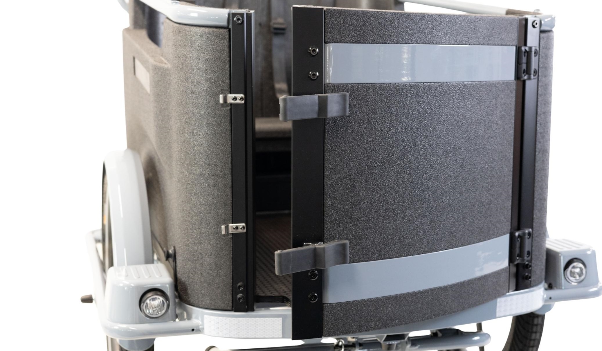 Van Rixtel Dog - Makkelijk te reinigen EPP bak en deurtje