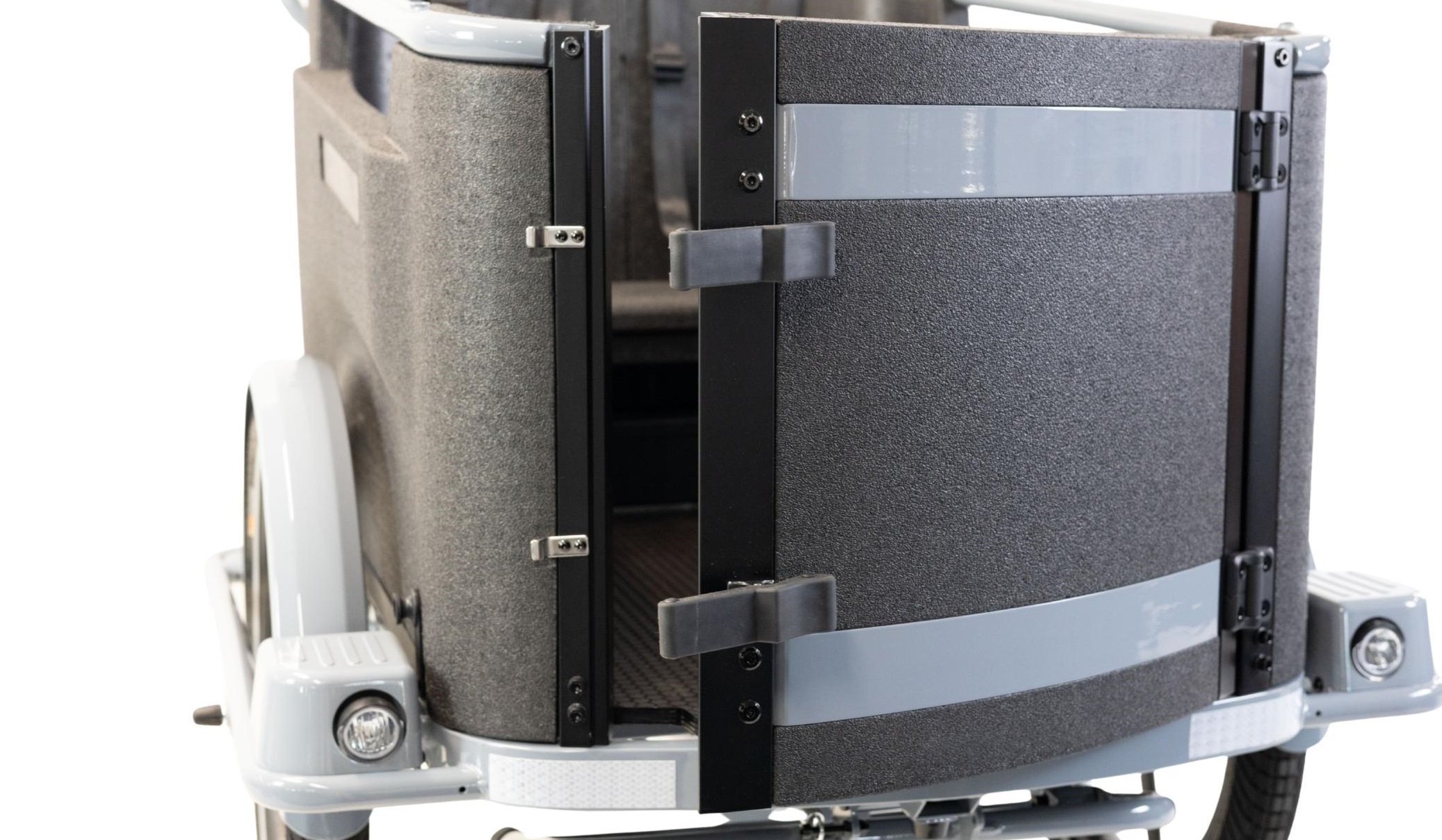 Van Rixtel Dog - Makkelijk te reinigen EPP bak en deurtje