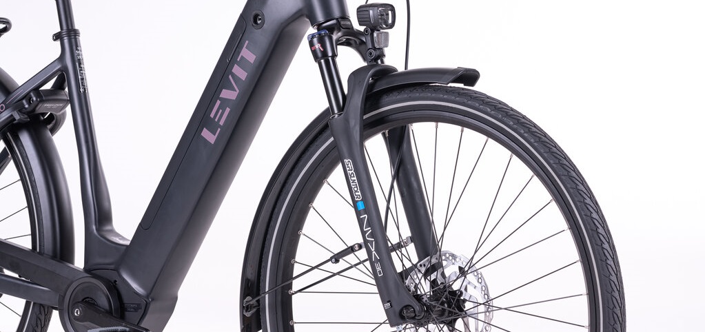 Levit Beleco RD lowstep 2026 - dark navy blue - elektrische damesfiets verende voorvork